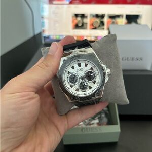 BRAND NEW Guess Men's Analogue Quartz Watch with Rubber Strap